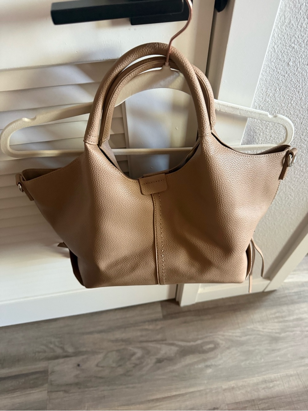Classic Women’s Tote Bag in Taupe - Unbranded